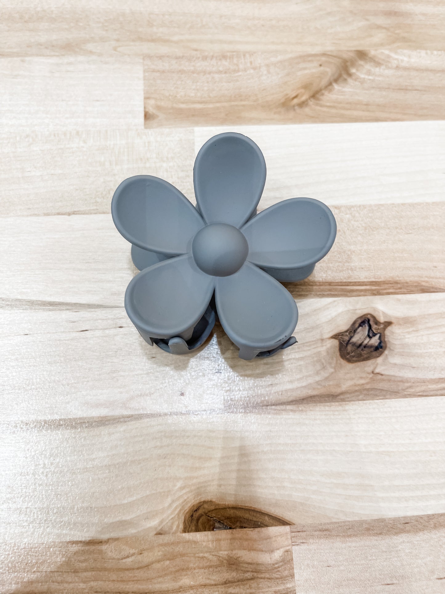Oversize Matte Flower Hair Claws