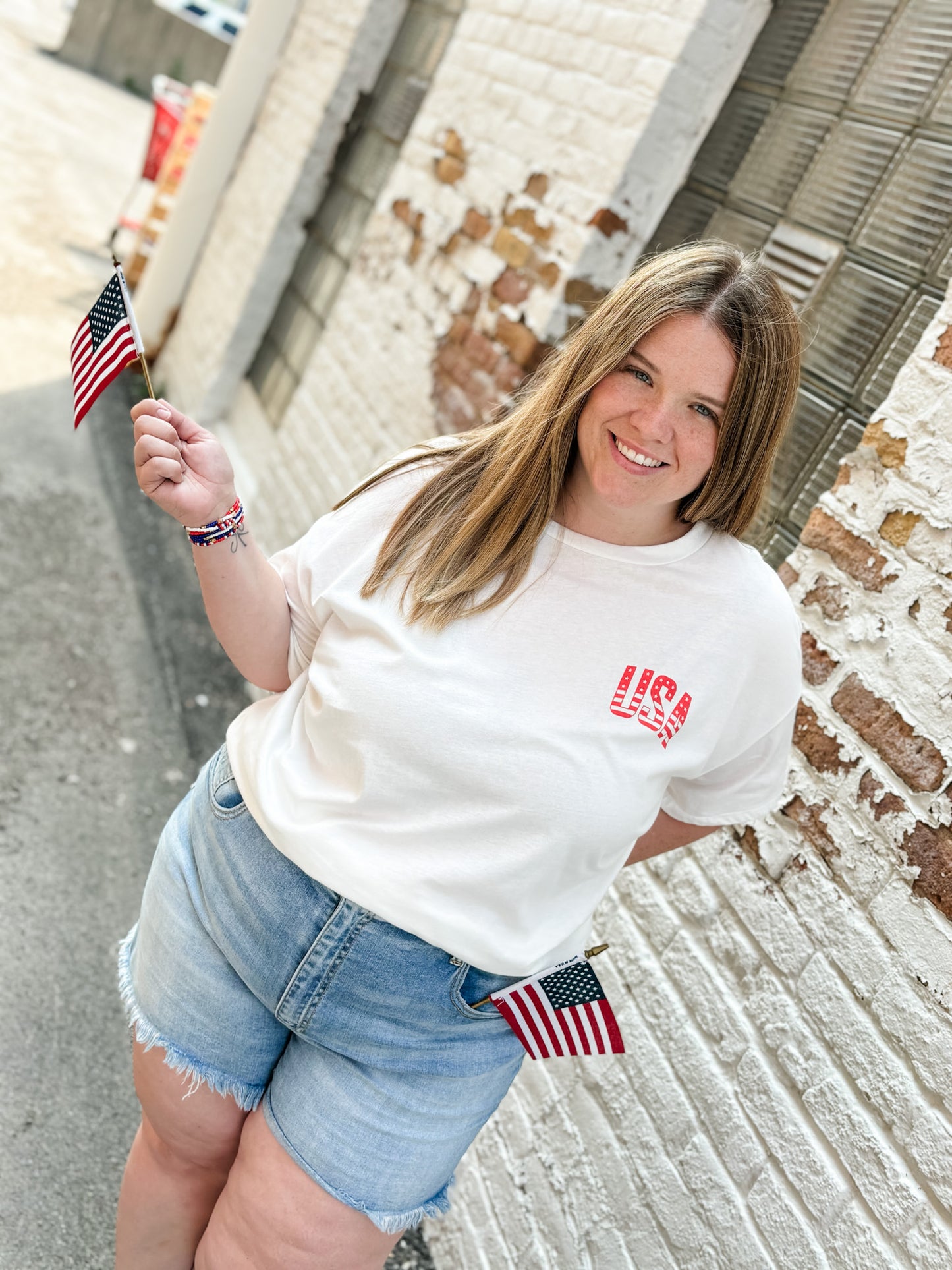 USA Curvy Cream Graphic Tee