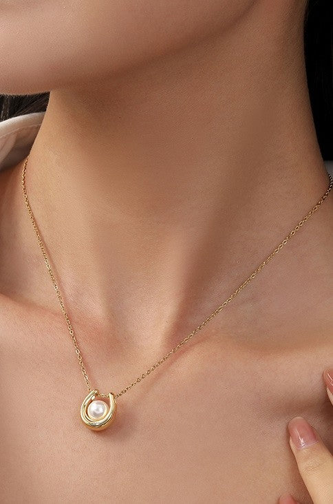 Gold Pearl U Necklace