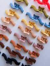 Kaxi Mini Wavy Hold Everything Claw - Modern Creek Boutique